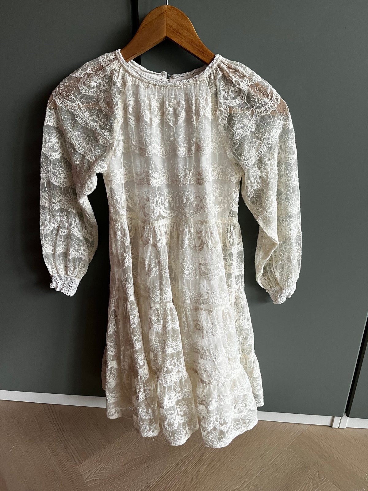 Zara kanten jurk maat 134 in zeer nette staat, Kinderen en Baby's, Ophalen of Verzenden, Zo goed als nieuw, Meisje, Jurk of Rok