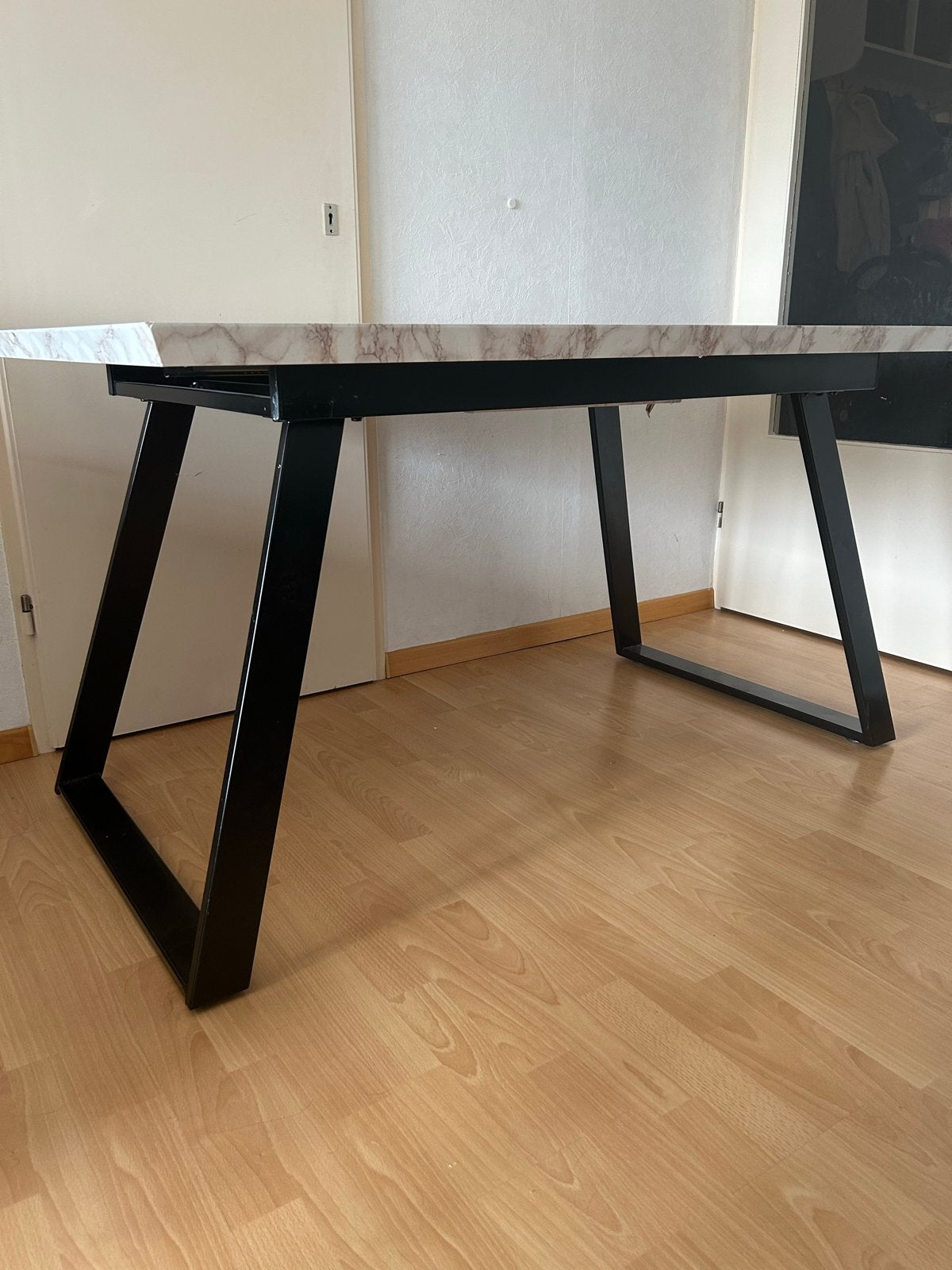 Foto 3 van Eettafel