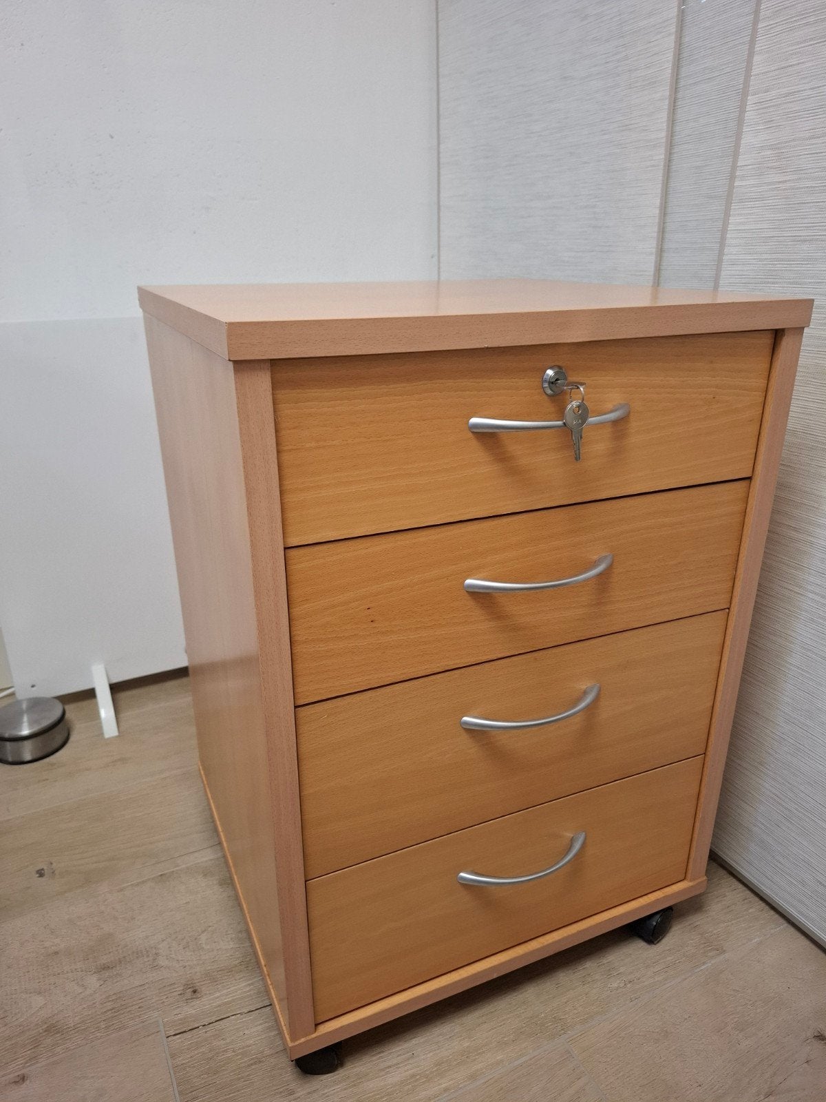 Ladenkastje beukenkleur met 4 lades en slot op wieltjes, Huis en Inrichting, Kasten | Ladekasten, Ophalen, Minder dan 50 cm, Zo goed als nieuw