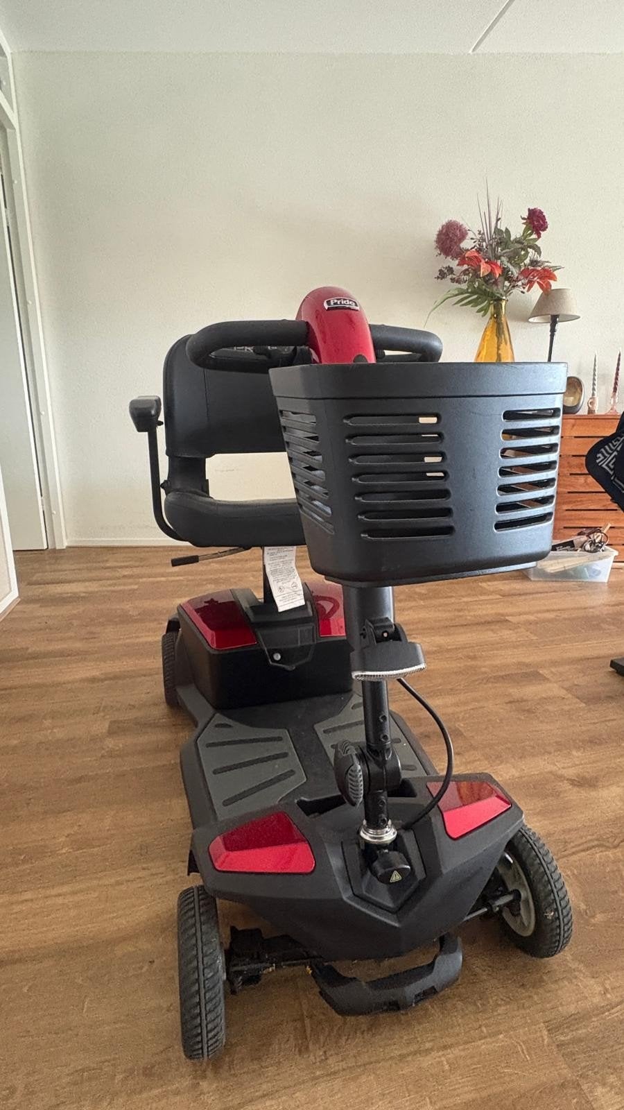 Scootmobiel, inklapbaar, Diversen, Ophalen, Zo goed als nieuw, Pride, 10 km/u of minder