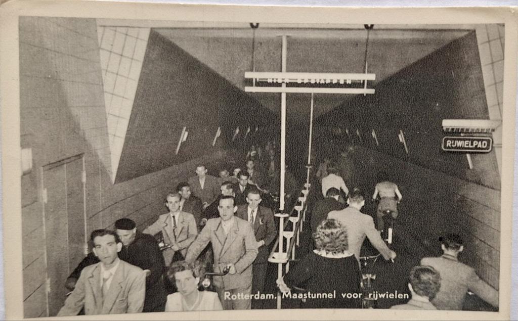 Vintage Ansichtkaart Rotterdam Maastunnel voor rijwielen, Verzamelen, Ophalen of Verzenden, 1940 tot 1960, Ongelopen, Zuid-Holland