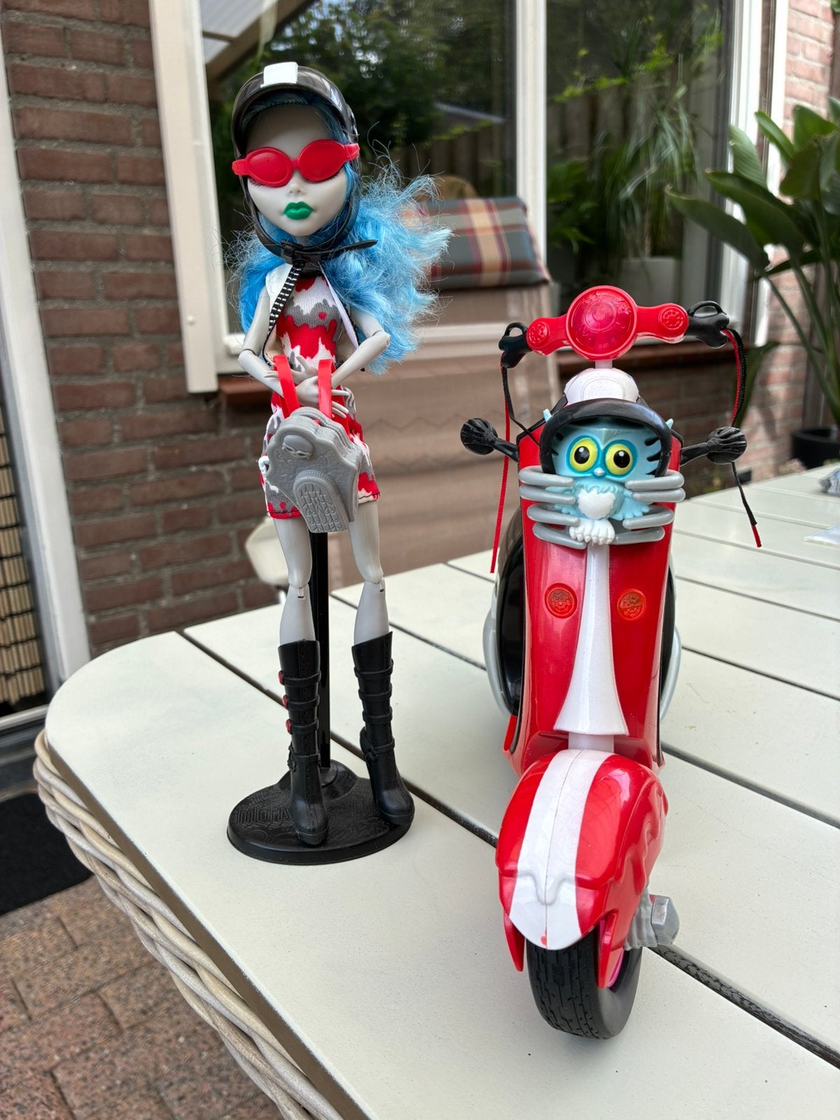 Te koop Monster High ghoulia yelps met scooter, Ophalen, Zo goed als nieuw, Pop