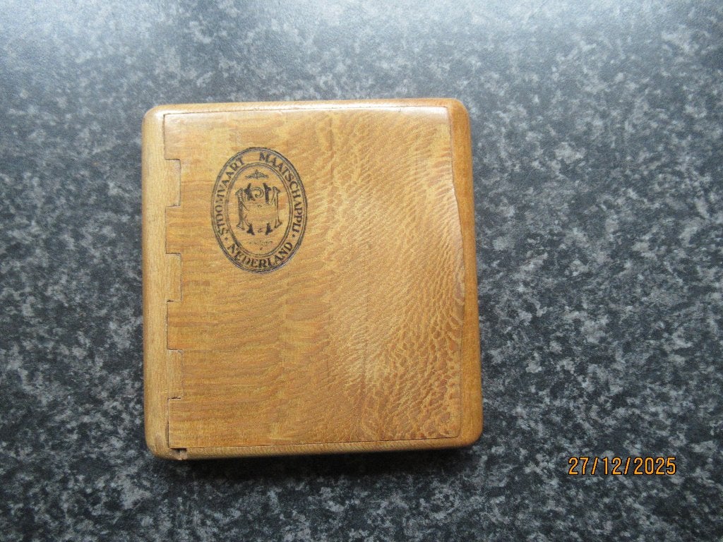 CIGARETTENDOOSJE- EMBLEEM STOOMVAART MAATSCHAPPIJ NEDERLAND, Verzamelen, Ophalen of Verzenden, Gebruikt, Gebruiksvoorwerp