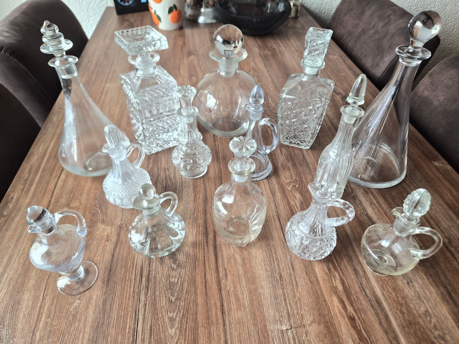 Set van 14 kristallen en vintage glazen karaffen, Ophalen