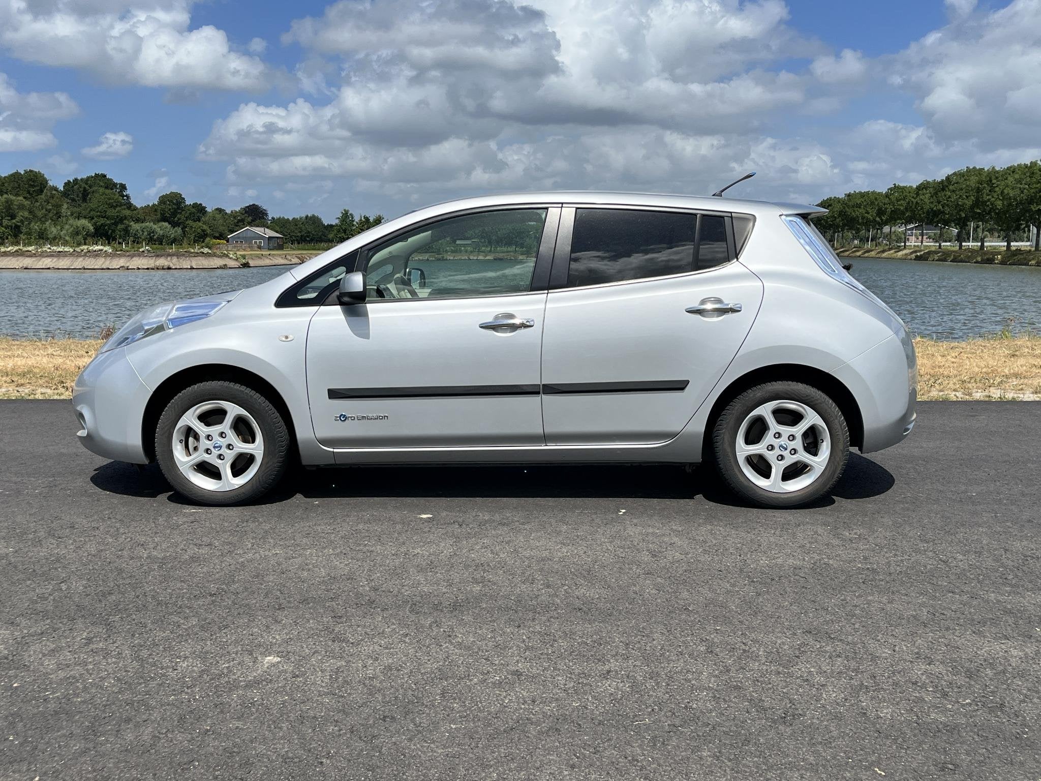 Nissan LEAF Base 24 kWh Airco, cruise, camera, Stof, Gebruikt, Origineel Nederlands, 1500 kg