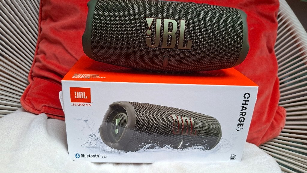 JBL Charge 5 met siliconen etui GROEN, Ophalen, JBL, Nieuw, Draagbare speaker
