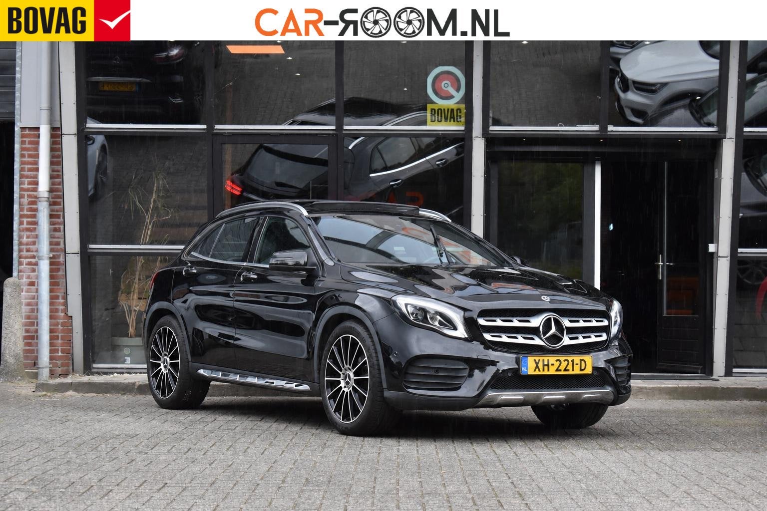 Mercedes-Benz GLA-klasse 180 Business Solution AMG Pano Keyl, Auto's, Gebruikt, 4 cilinders, Leder en Stof, 1335 kg