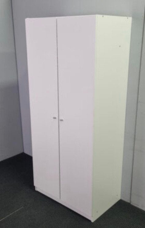 Beautiful 2-door wardrobe in good condition., Ophalen, 50 tot 100 cm, Zo goed als nieuw, 150 tot 200 cm