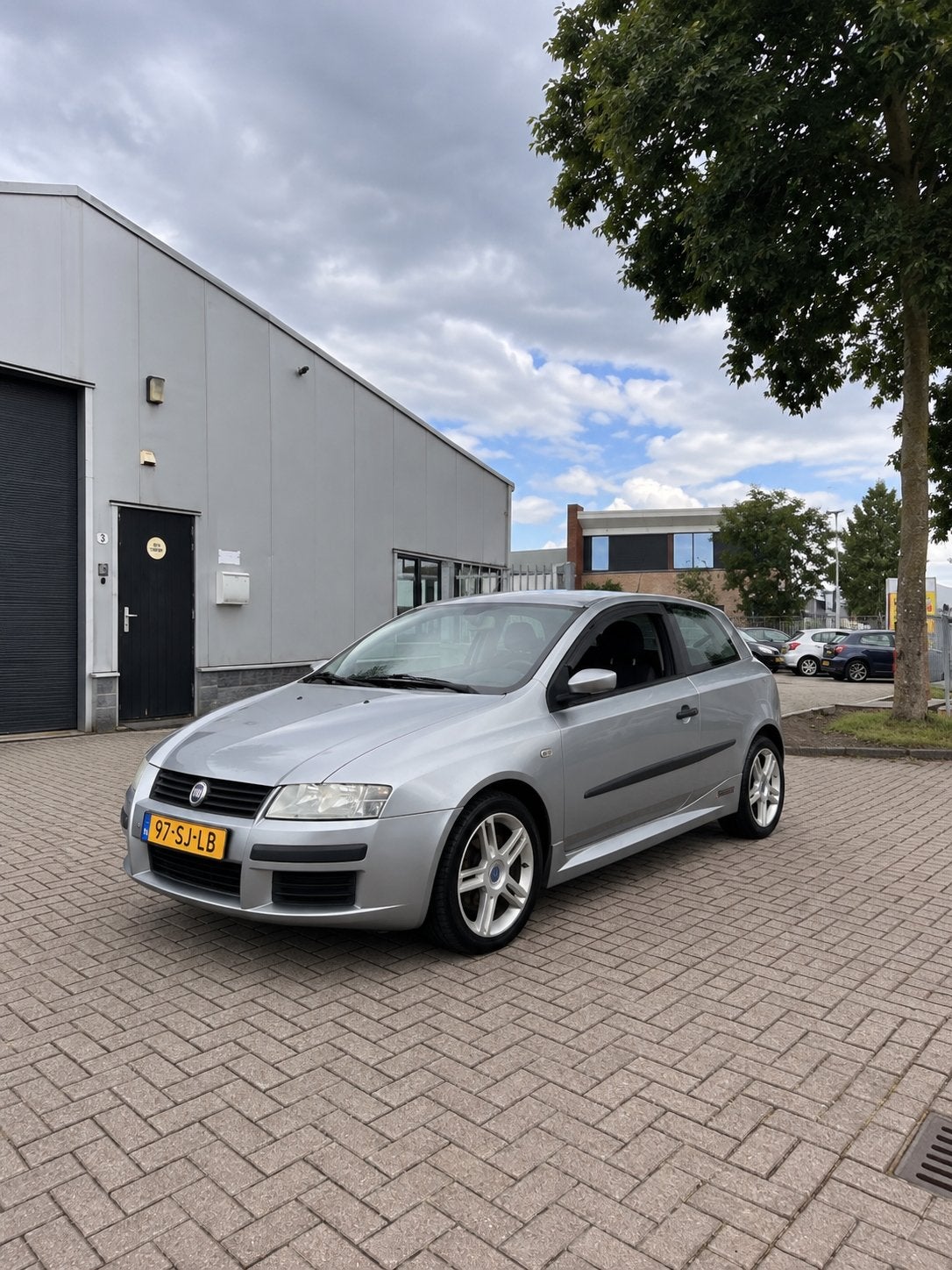 Fiat Stilo 1.6 16V 3DR 2006 Grijs, Auto's, Voorwielaandrijving, 15 km/l, Origineel Nederlands, Handgeschakeld