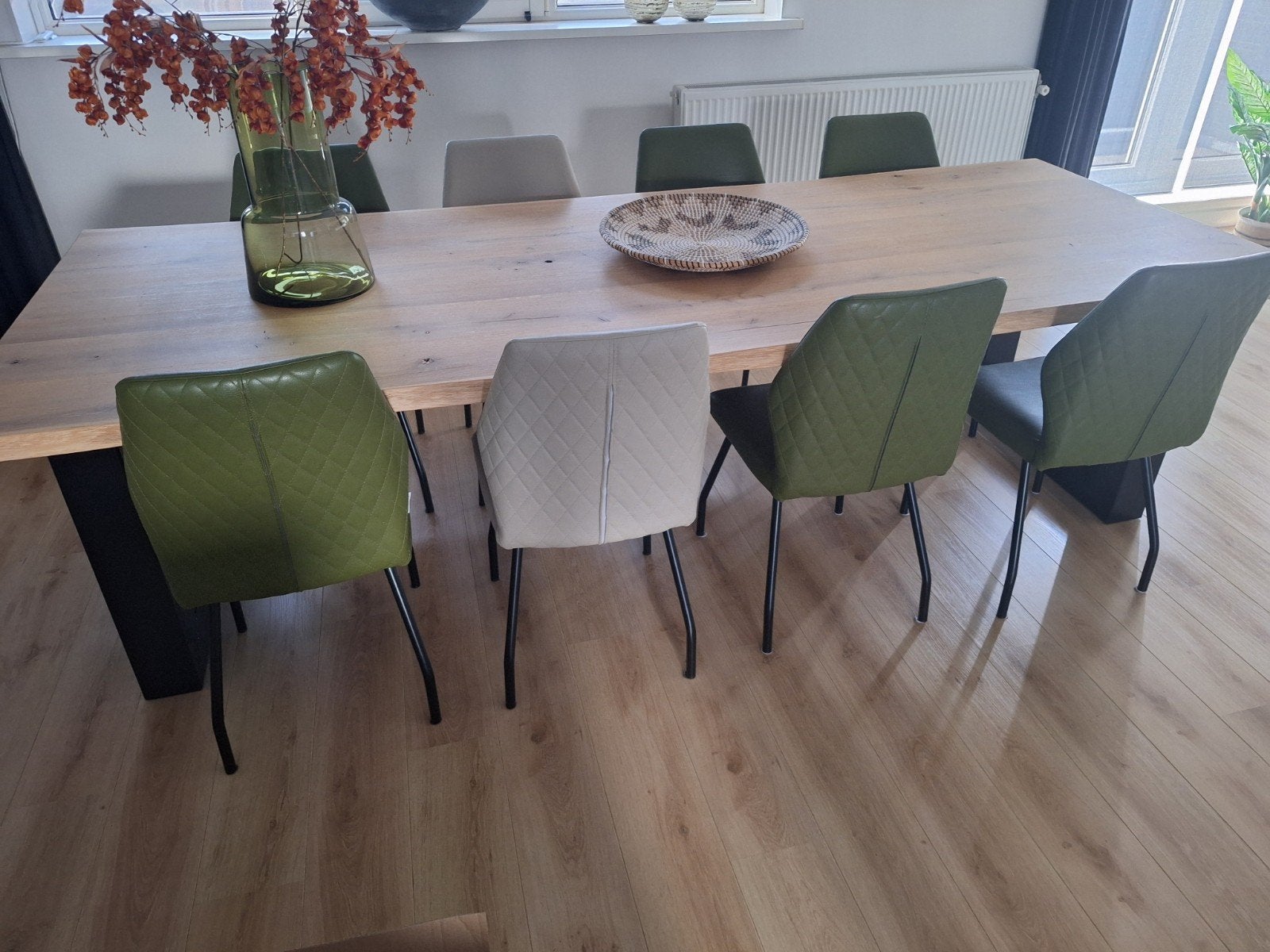 Boomstamtafel 280x110 met stalen U-poten en 8 stoelen, Ophalen, Zo goed als nieuw
