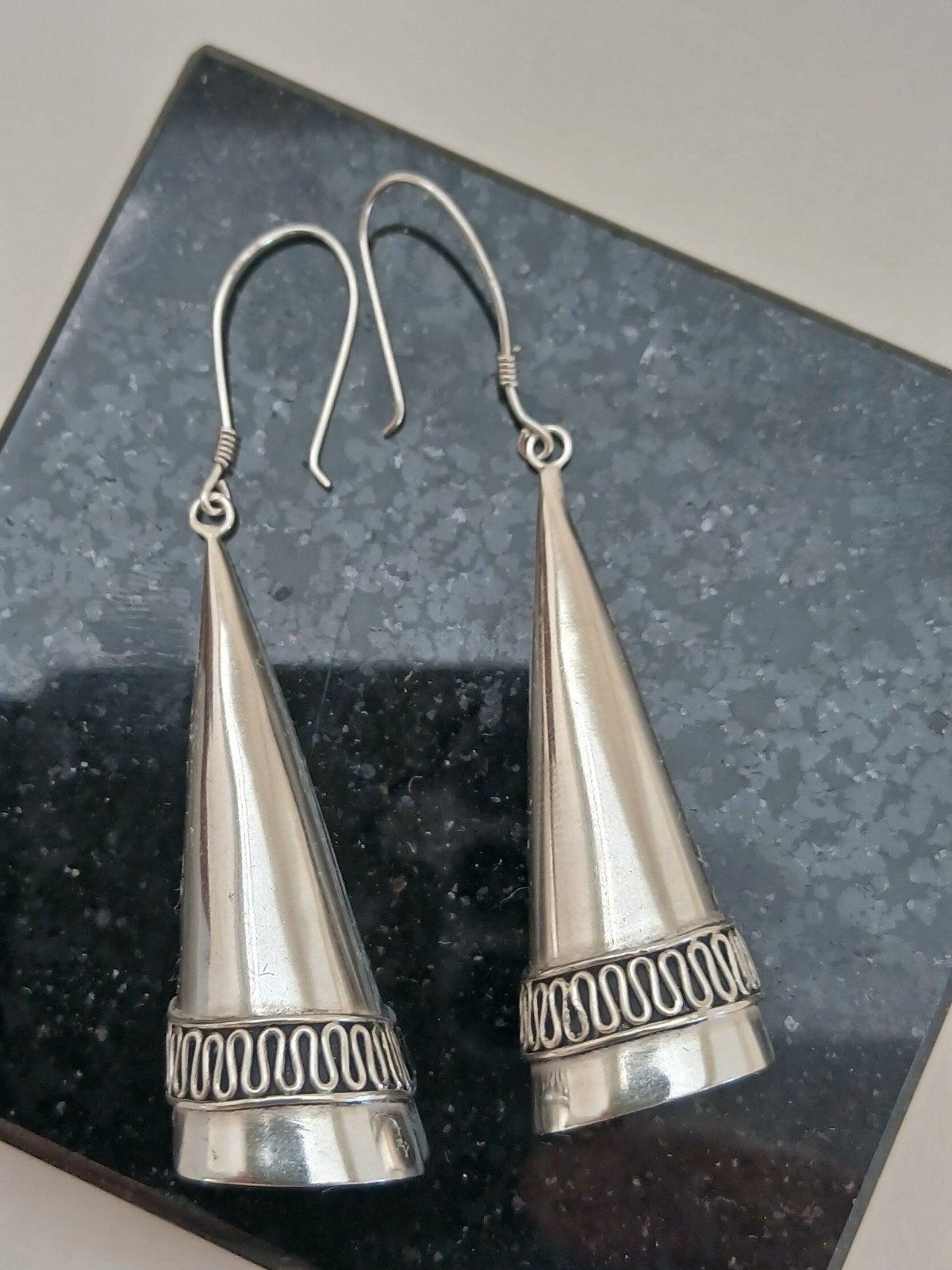 Zilveren oorbellen met lange conische hanger (800), Ophalen of Verzenden, Zilver, Zilver, Hangers