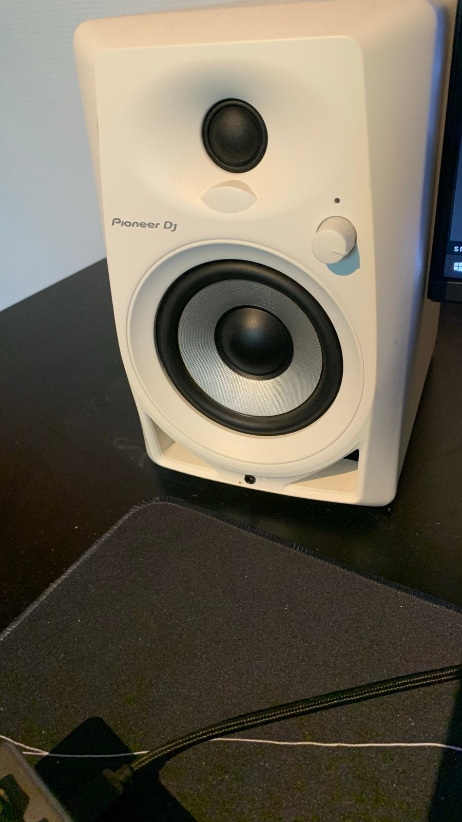 Pioneer DJ DM-40-W Actieve Monitor Speaker (Wit), Zo goed als nieuw, Minder dan 60 watt, Front, Rear of Stereo speakers, Ophalen