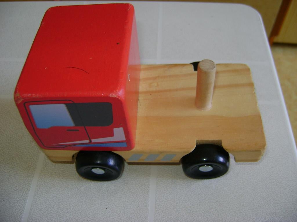 houten truck zonder oplegger, Kinderen en Baby's, Speelgoed | Houten speelgoed, Ophalen of Verzenden, Zo goed als nieuw, Rij- of Hobbelspeelgoed