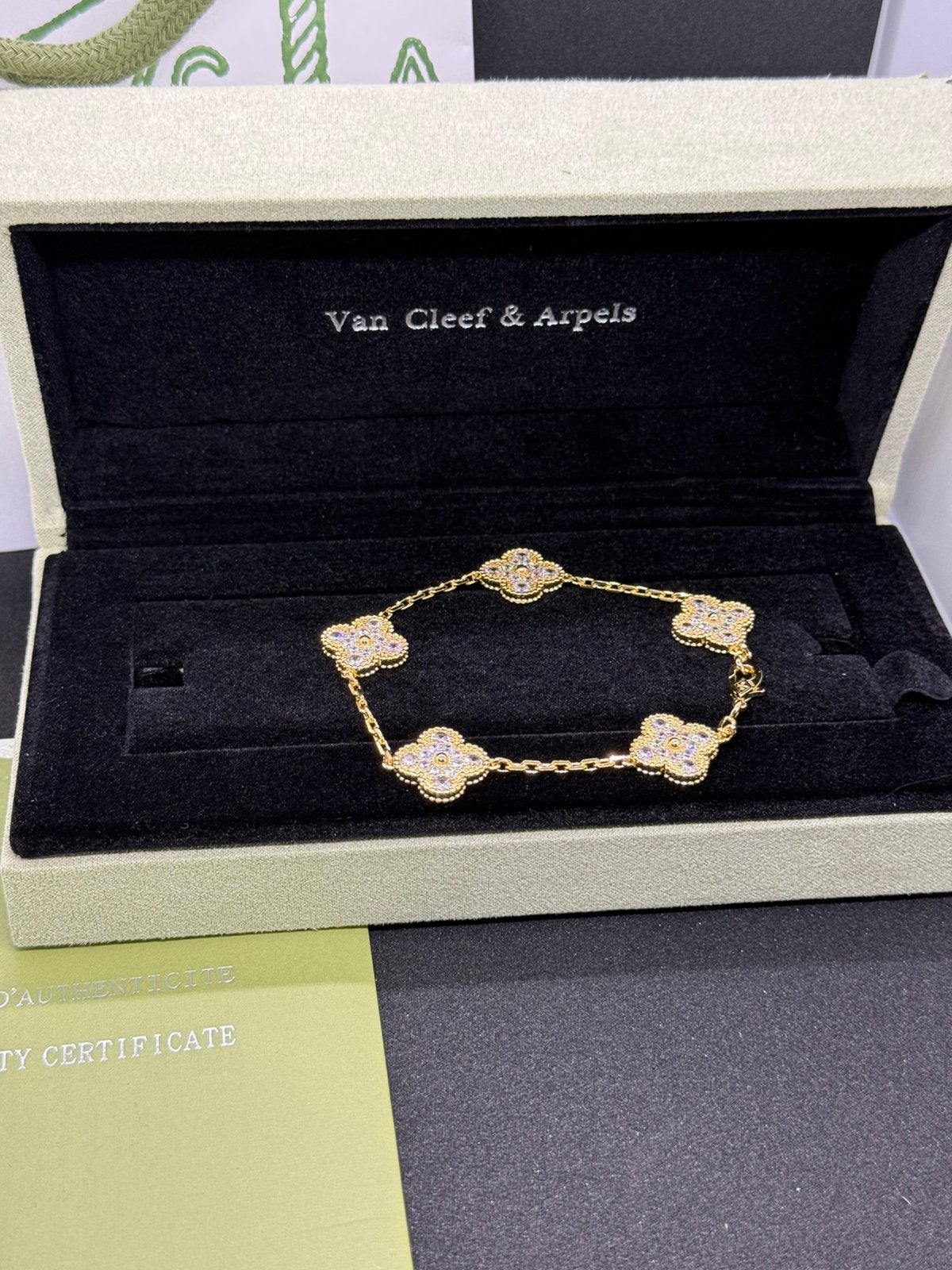 Van Cleef & Arpels- Diamanten Armband, Ophalen of Verzenden, Zo goed als nieuw, Goud