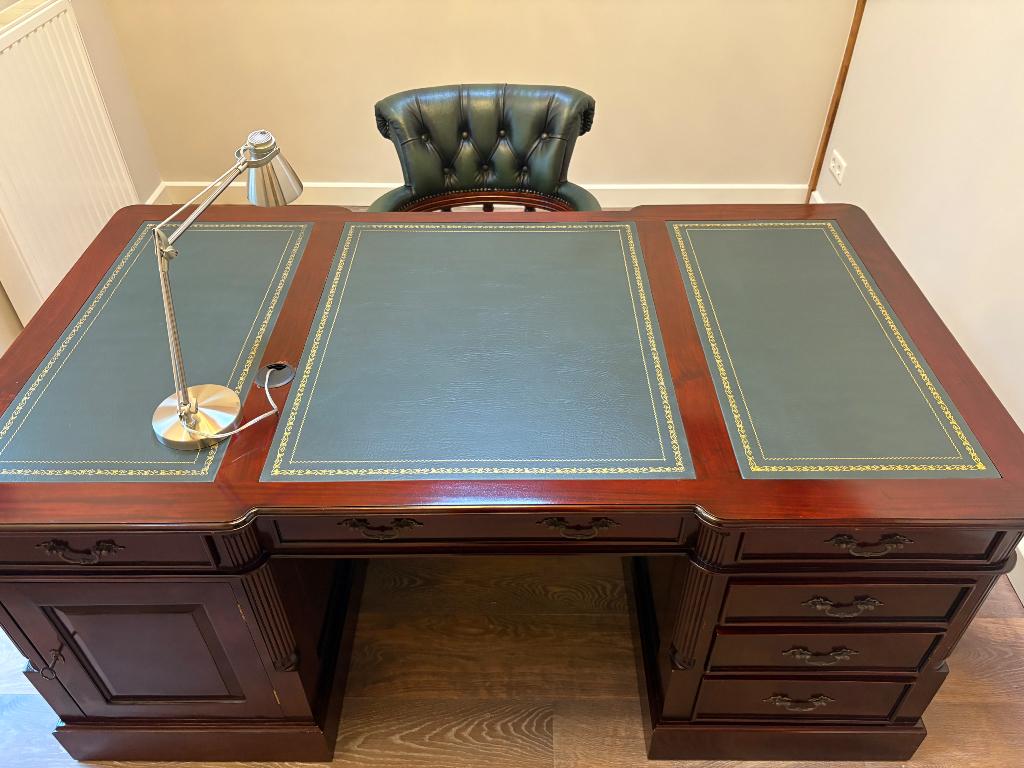 Bureau, Ophalen, Zo goed als nieuw
