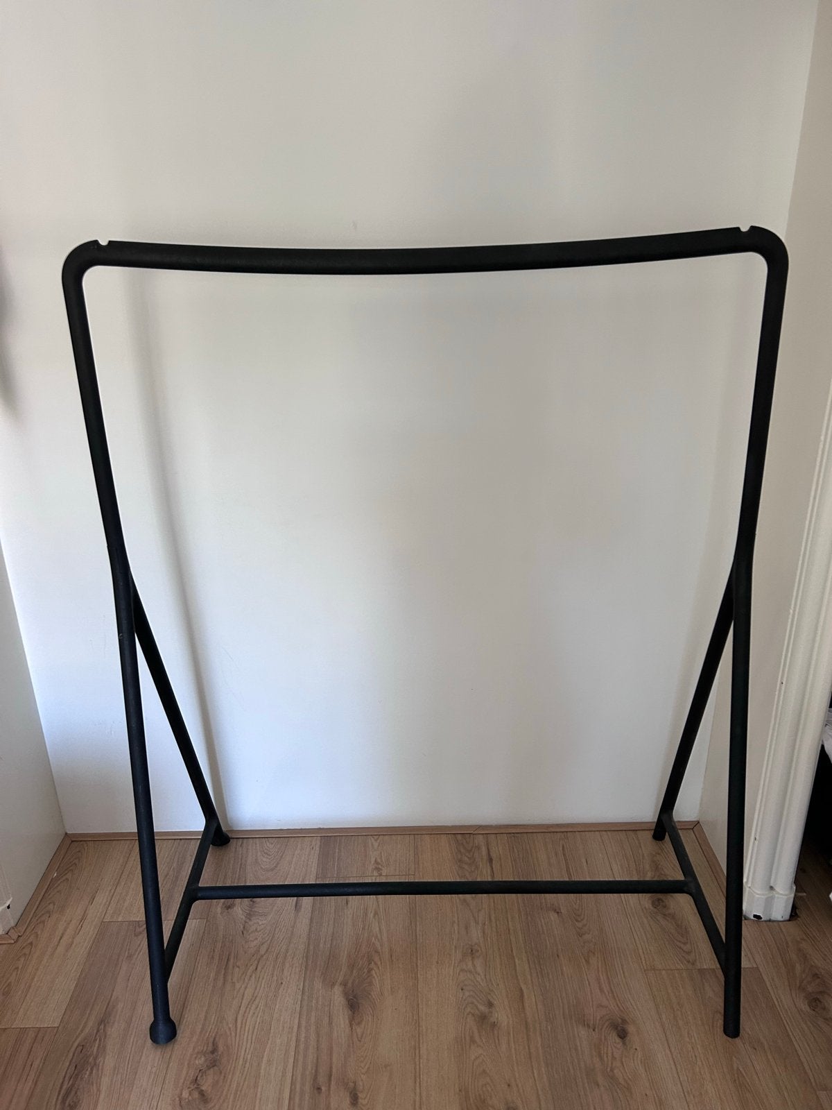 Zwart kledingrek, minimalistisch design, Kleding | Dames, Kledingrekken, Ophalen, Zo goed als nieuw