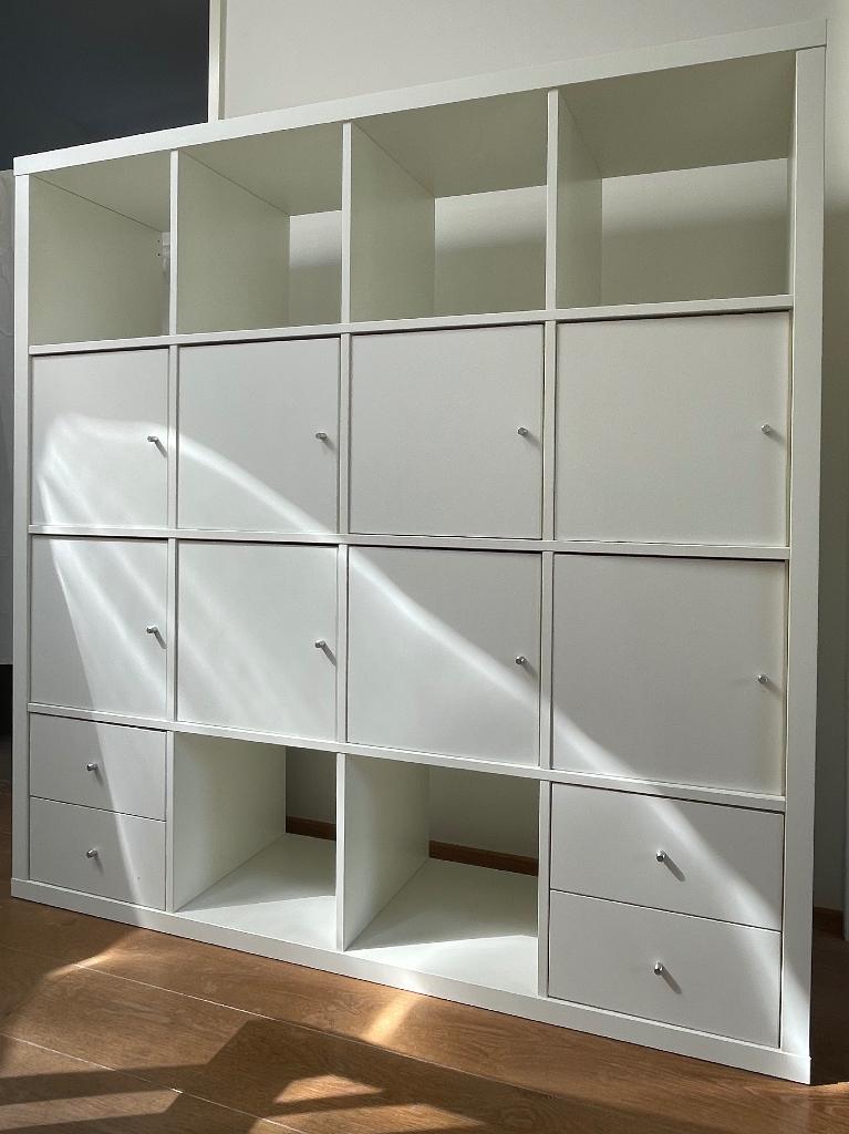 IKEA KALLAX kast wit 4x4 vakken, 8x inzet, 2x 2lades inzet, Ophalen, 100 tot 150 cm, 100 tot 150 cm, Zo goed als nieuw