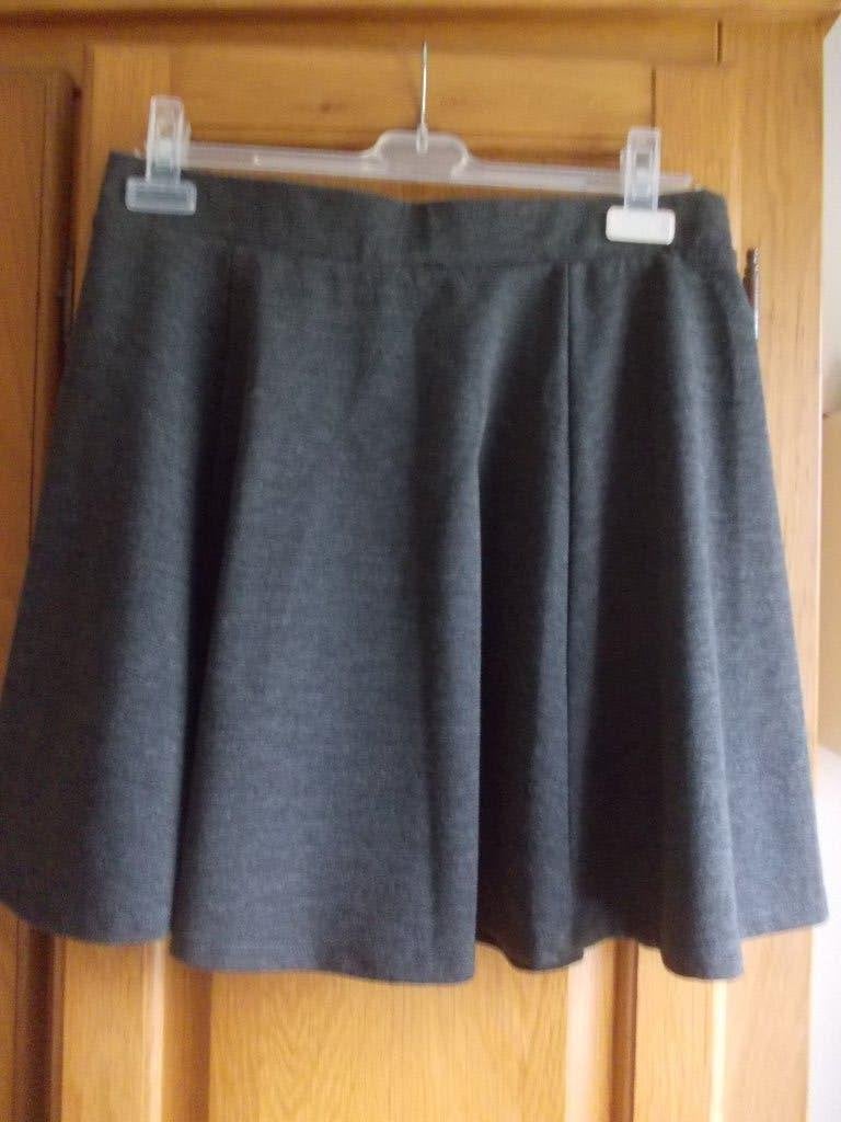 Mooie donkergrijze wijde tricotrok van FB Sister, maat 40., Kleding | Dames, Rokken, Zo goed als nieuw, Grijs, FB Sister, Ophalen