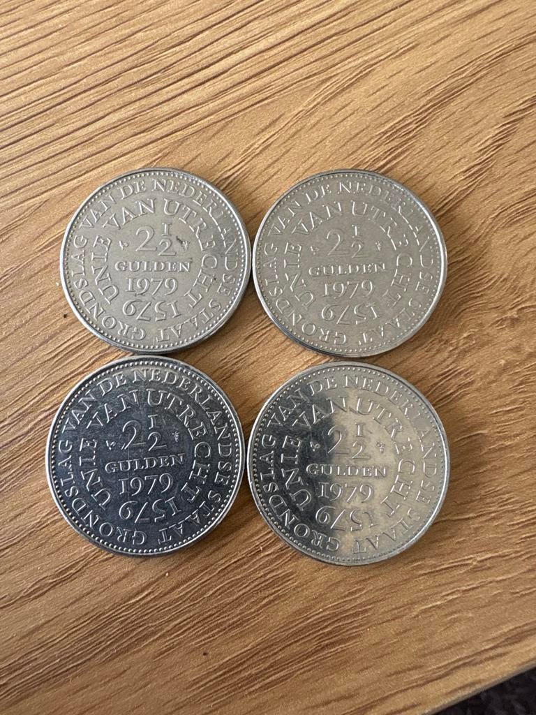 4x 2,5 Gulden 1979 - Grondwet Nederlandse Staat, Postzegels en Munten, Munten | Nederland, Ophalen of Verzenden, Koningin Juliana