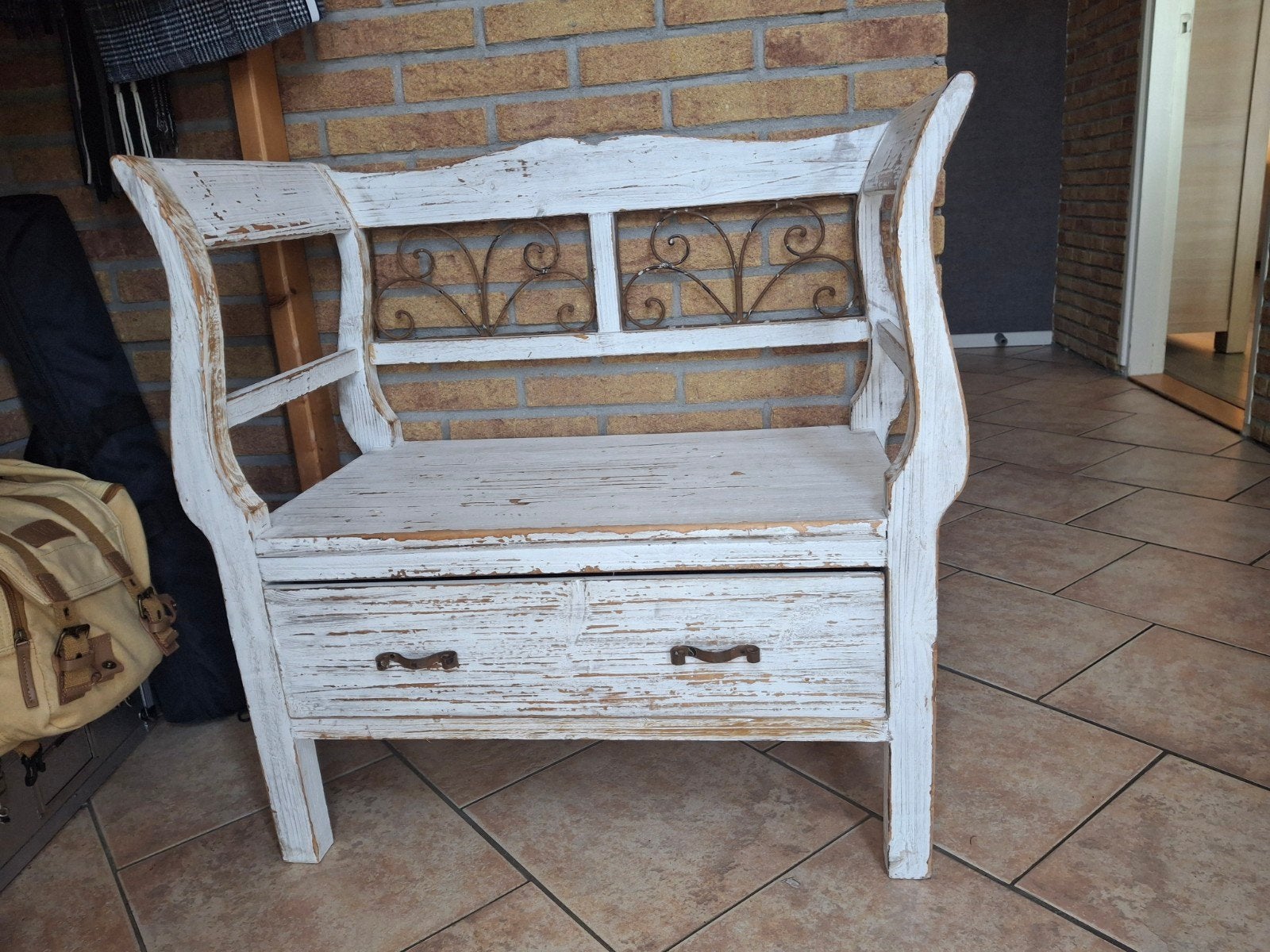 Houten brocanten bankje, Ophalen