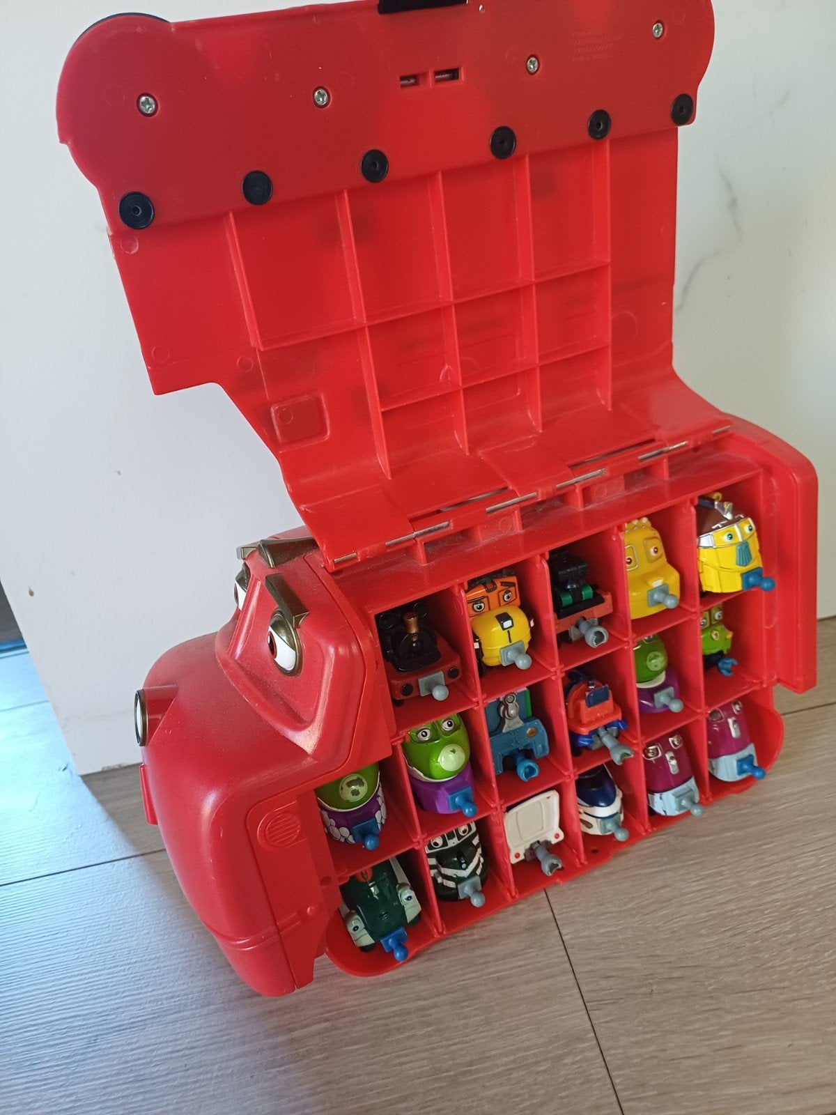 Chuggington Treinset met Wasstraat, Weegschaal en 39 Treinen, Ophalen