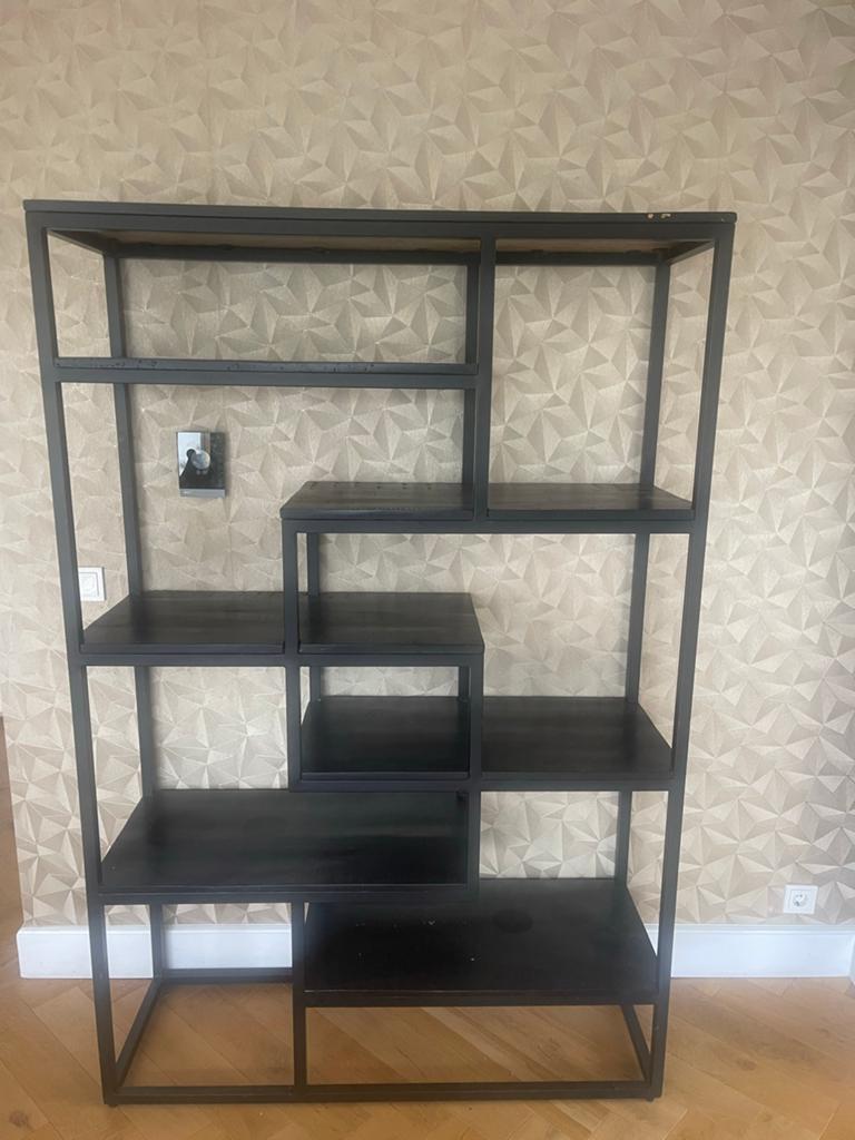 Moderne Wandkast met Speelse Indeling - Zwart Metaal & Hout, Huis en Inrichting, Ophalen, Met plank(en), Gebruikt, 200 cm of meer