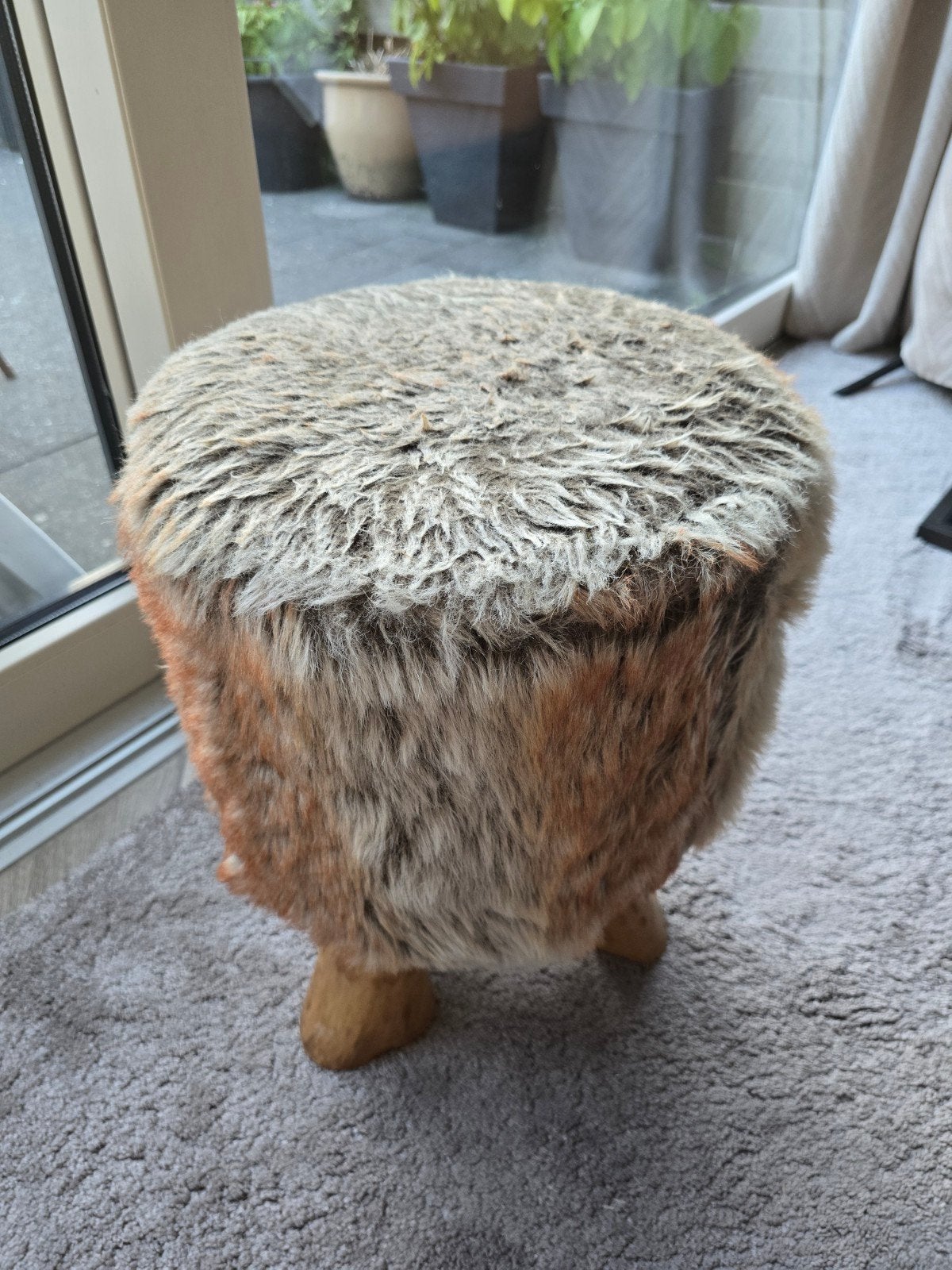 Krukje met zachte bontzitting, Huis en Inrichting, Krukjes, Ophalen, Zo goed als nieuw, Hout