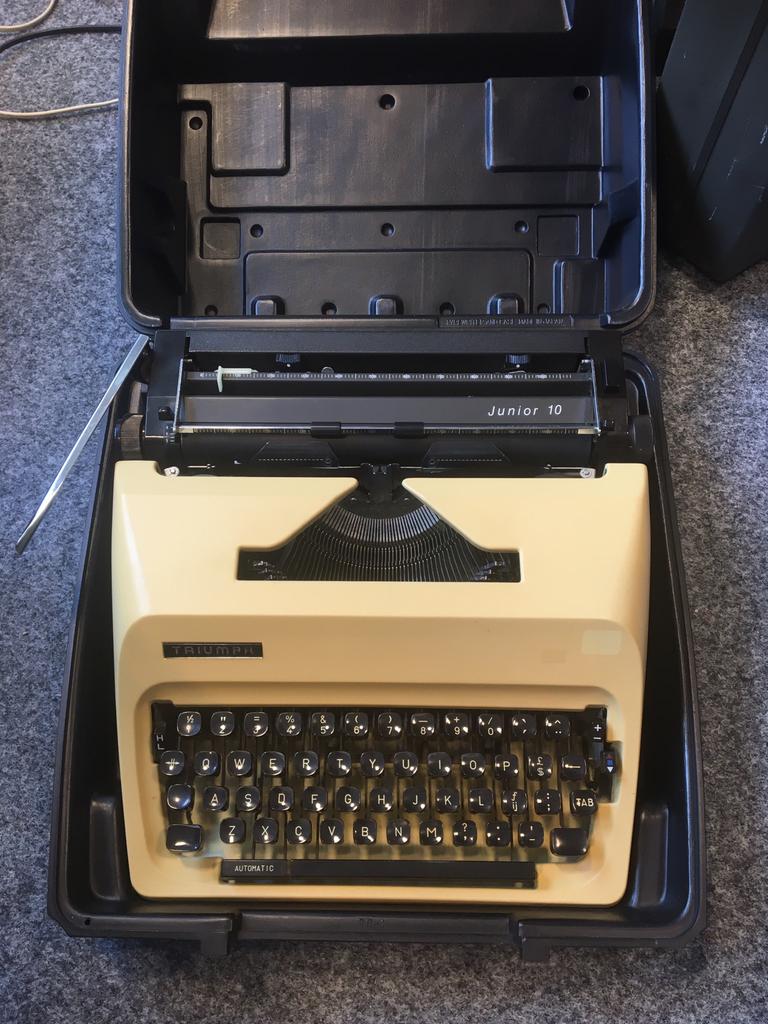 Vintage Triumph typemachine. Junior 10. Jaren 70, Diversen, Typemachines, Ophalen of Verzenden, Zo goed als nieuw