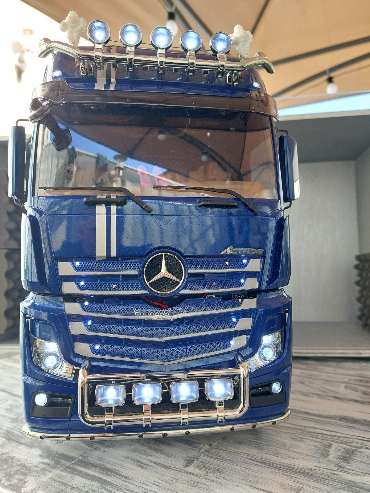 Tamiya Mercedes-Benz Actros RC Truck (Blauw), Hobby en Vrije tijd, Ophalen, Zo goed als nieuw, Tamiya