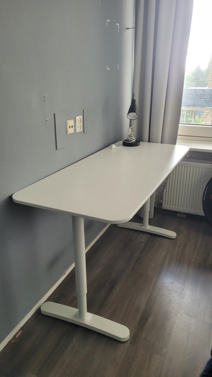 Wit bureau Ikea Bekant - in hoogte verstelbaar, Overige typen, Spaanplaat of MDF, In hoogte verstelbaar, Ophalen of Verzenden