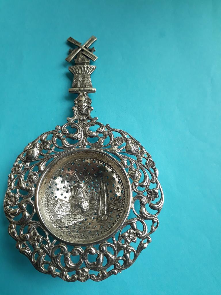 Zilveren Theezeefje met Molen. 5x gemerkt.55 gram., Antiek en Kunst, Ophalen of Verzenden