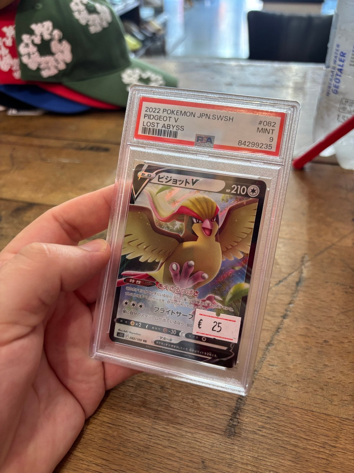 Pidgeot V Lost Abyss #082 PSA 9 MINT Pokémon Kaart, Ophalen of Verzenden, Zo goed als nieuw, Losse kaart