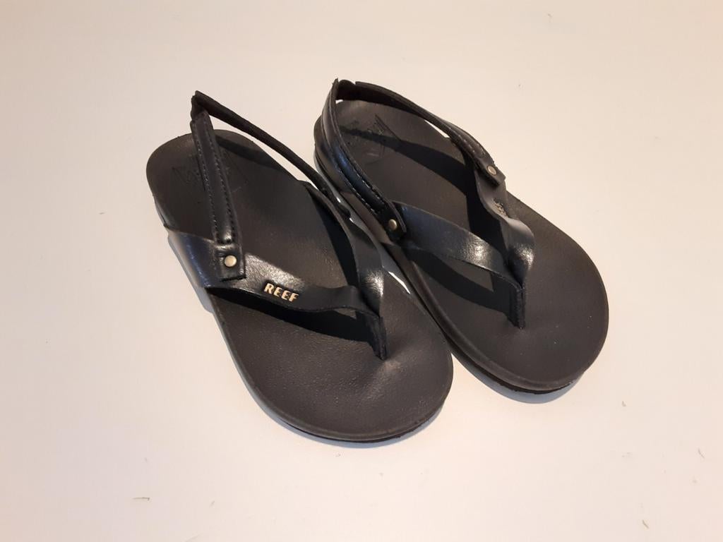 Reef teenslippers zwart maat 9/10 maat 25 26 z.g.a.n, Ophalen of Verzenden, Zo goed als nieuw