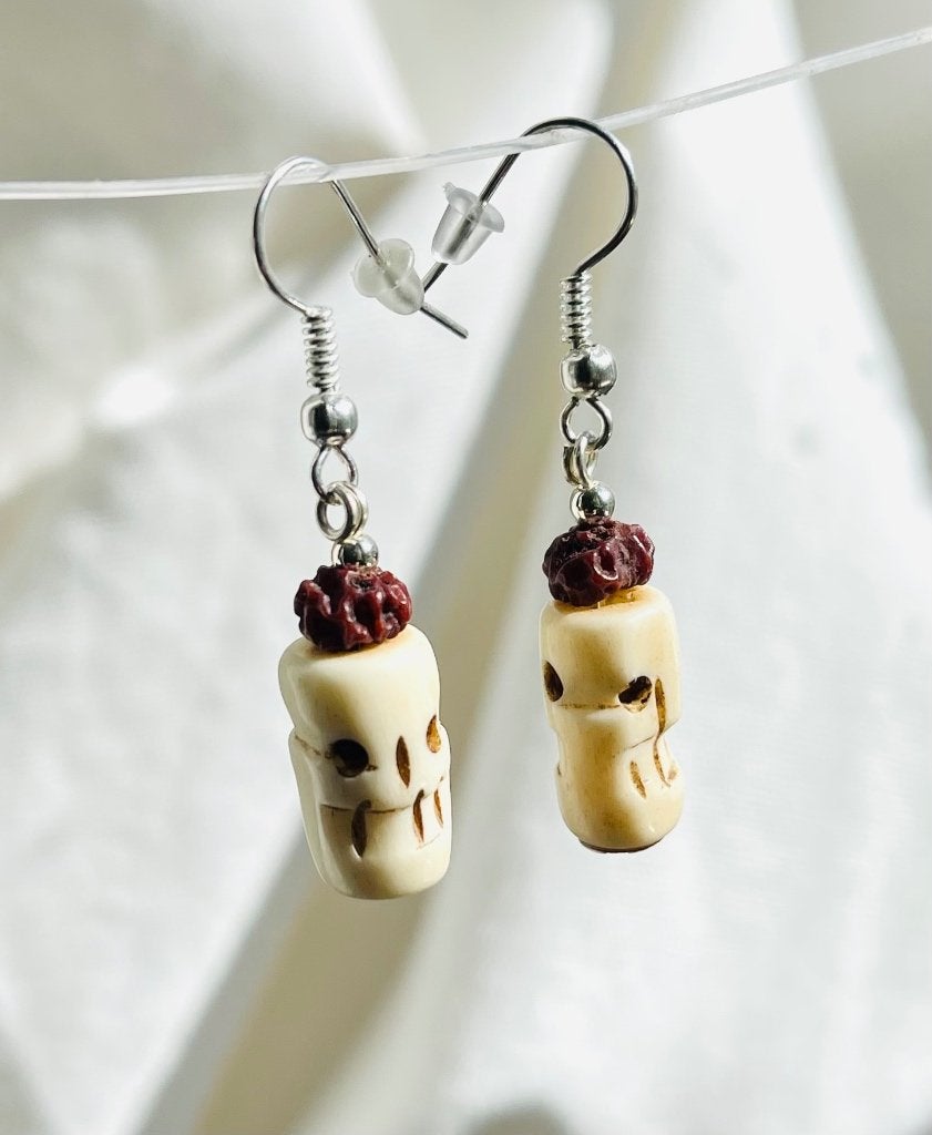 Leuke Haloween oorbellen ‘Scull’ 4,5 cm van been Nikkelvij, Sieraden, Tassen en Uiterlijk, Overige materialen, Hangers, Beige