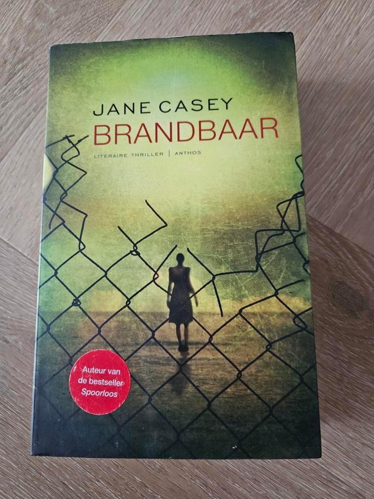 Jane Casey - Brandbaar, Ophalen of Verzenden, Zo goed als nieuw, Jane Casey