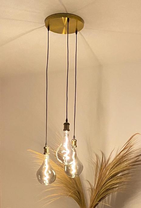 Moderne hanglamp goud met amber glas 3-lichts - Traditional, Ophalen of Verzenden, Zo goed als nieuw, Glas, Minder dan 50 cm