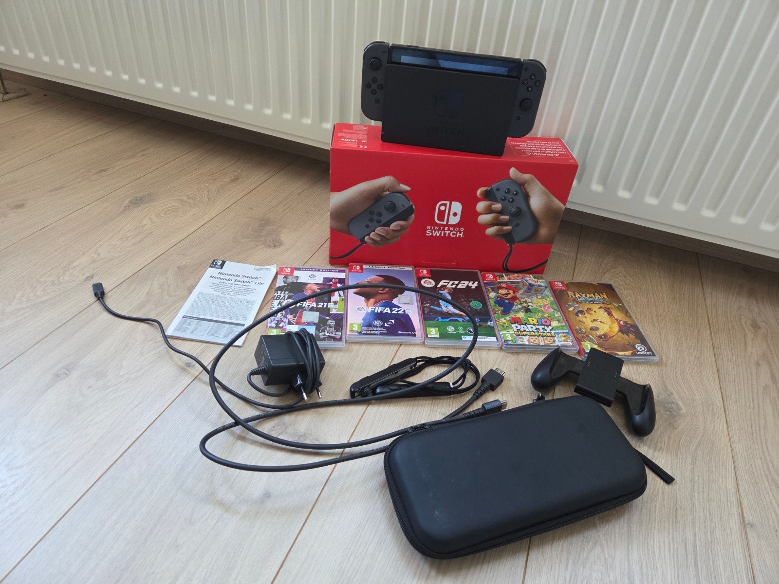 Nintendo Switch met 5 games en accessoires, Met games, Met 2 controllers, Ophalen of Verzenden, Zo goed als nieuw