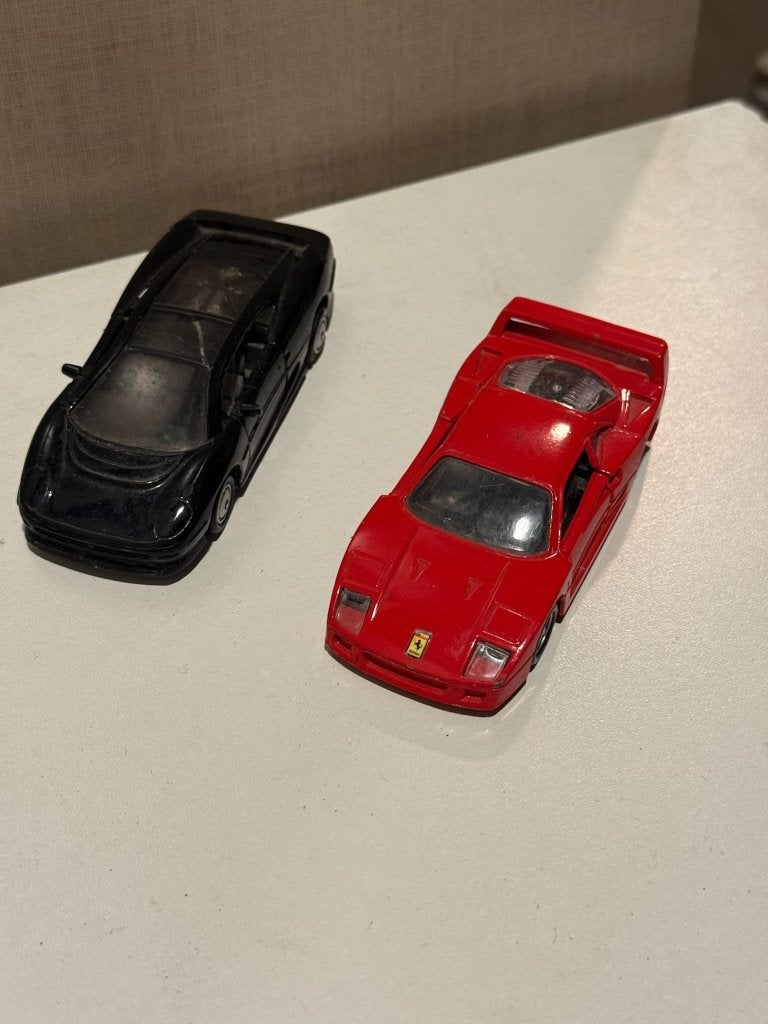 Bburago Ferrari F40 rood + Testarossa zwart 1:24, Ophalen of Verzenden, Gebruikt, Bburago