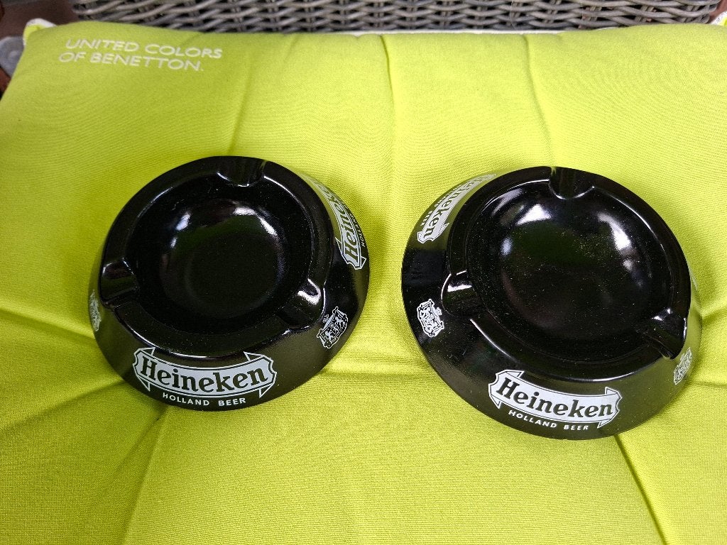 2 Heineken Holland beer zwart glazen asbakken, Ophalen of Verzenden, Zo goed als nieuw, Overige typen, Heineken
