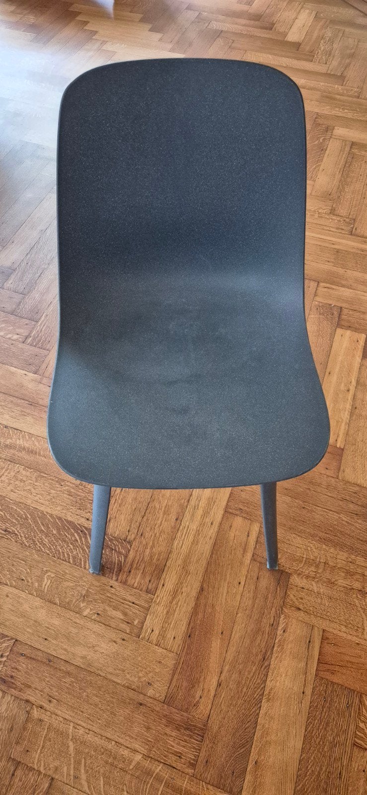 Drie grijze kunststof ODGER stoelen, Huis en Inrichting, Stoelen, Ophalen, Kunststof, Gebruikt, Twee