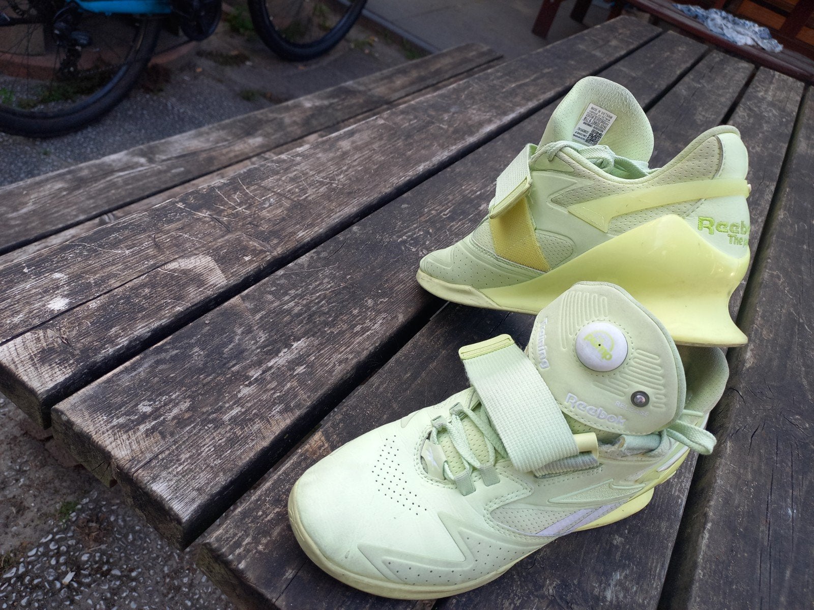 Reebok training schoenen. Pistache groen. Goede staat, Ophalen, Zo goed als nieuw, Sneakers of Gympen