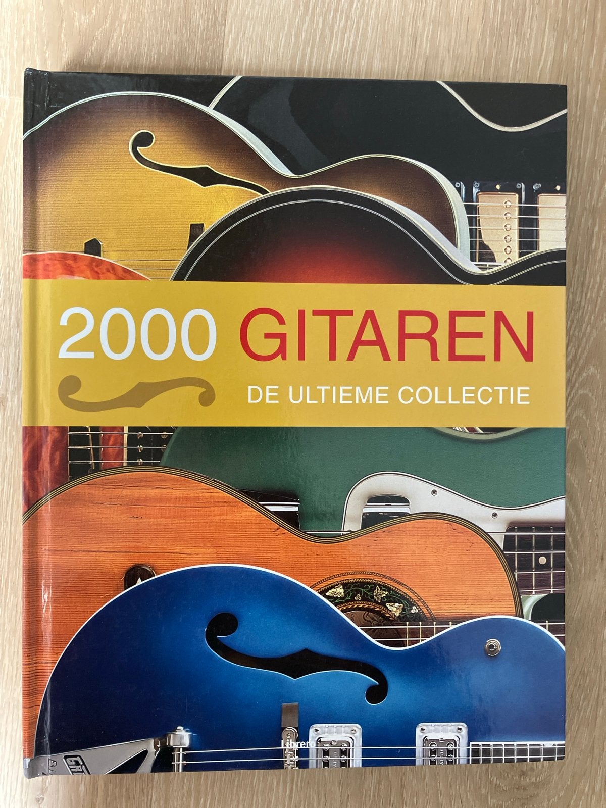 2000 Gitaren: De Ultieme Collectie - Boek, Ophalen of Verzenden, Zo goed als nieuw, Instrument