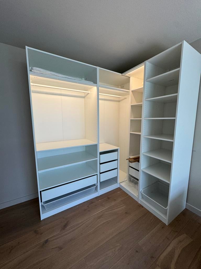 Uw Klusjesman voor Alle Huiselijke Klussen! (Ikea PAX kast), 24-uursservice