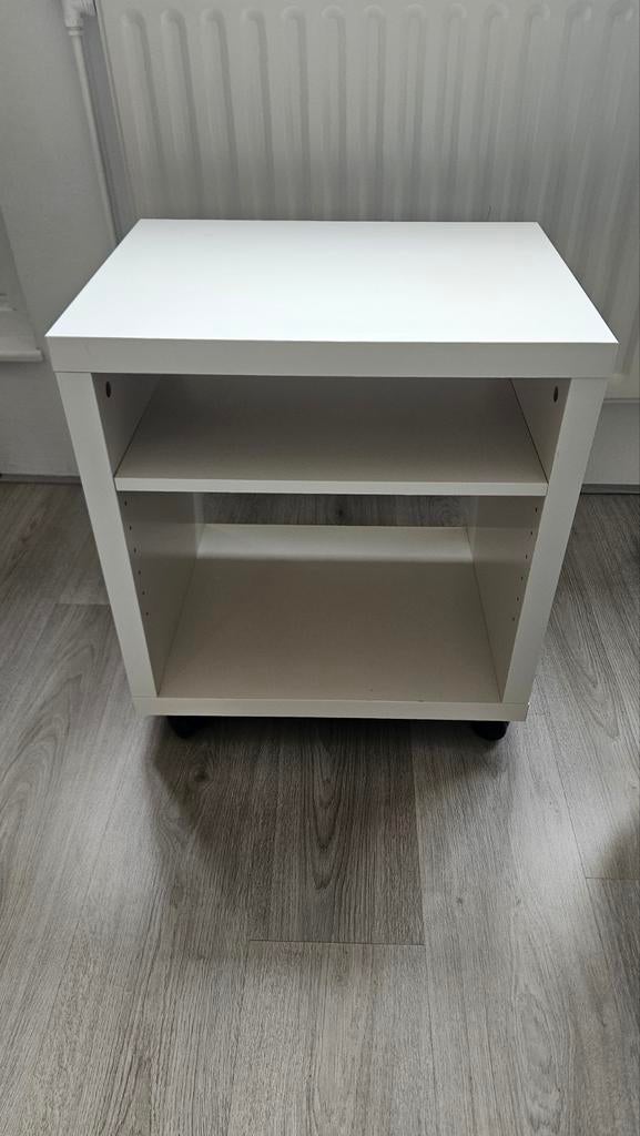 Bijzettafeltje / wit kastje op wieltjes, Ophalen, Zo goed als nieuw, Minder dan 45 cm, 55 tot 70 cm