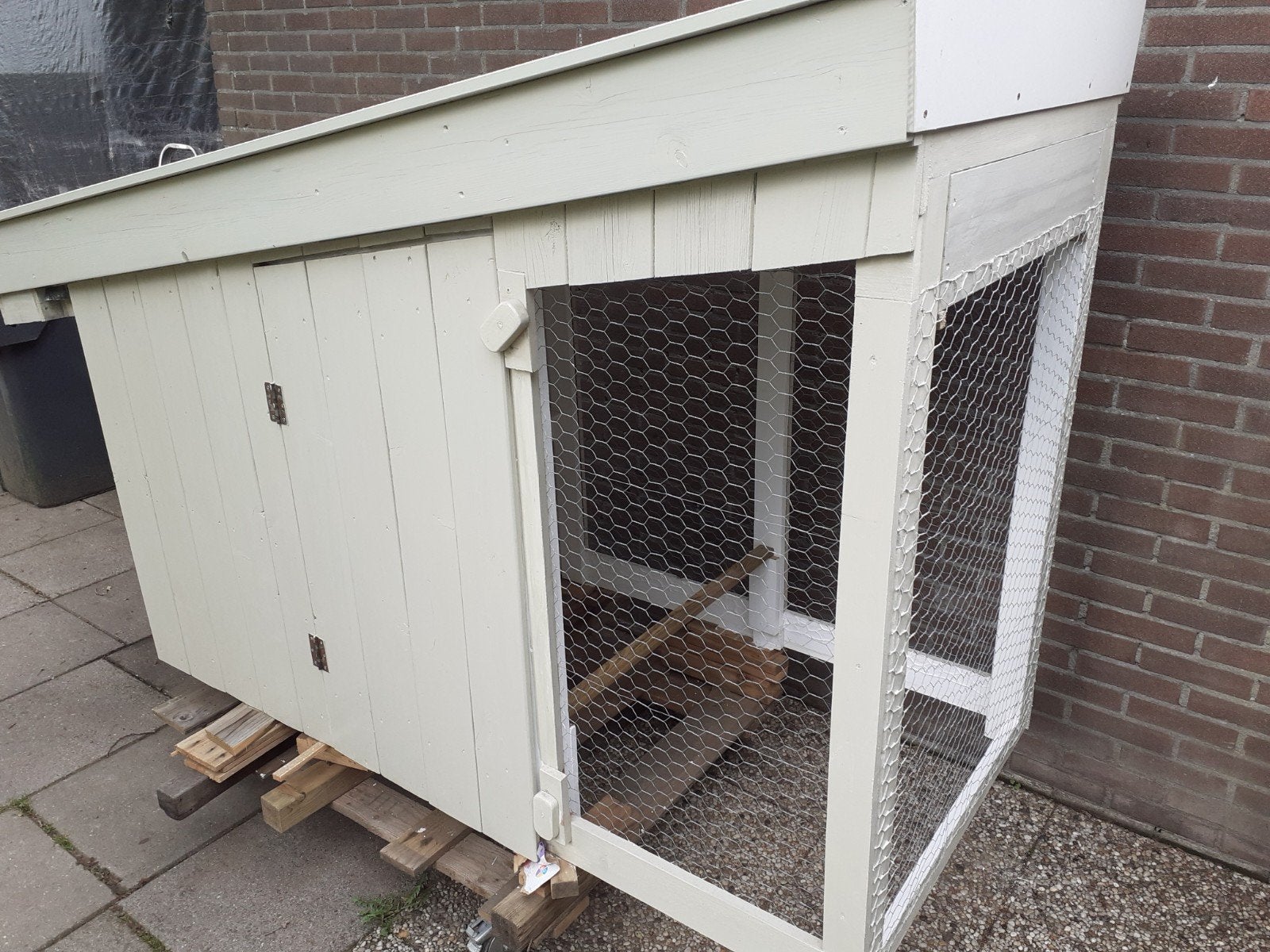 DEGELIJK Kippenhok voorzien van dakpannen., Ophalen, Nieuw, Kippenhok of Kippenren