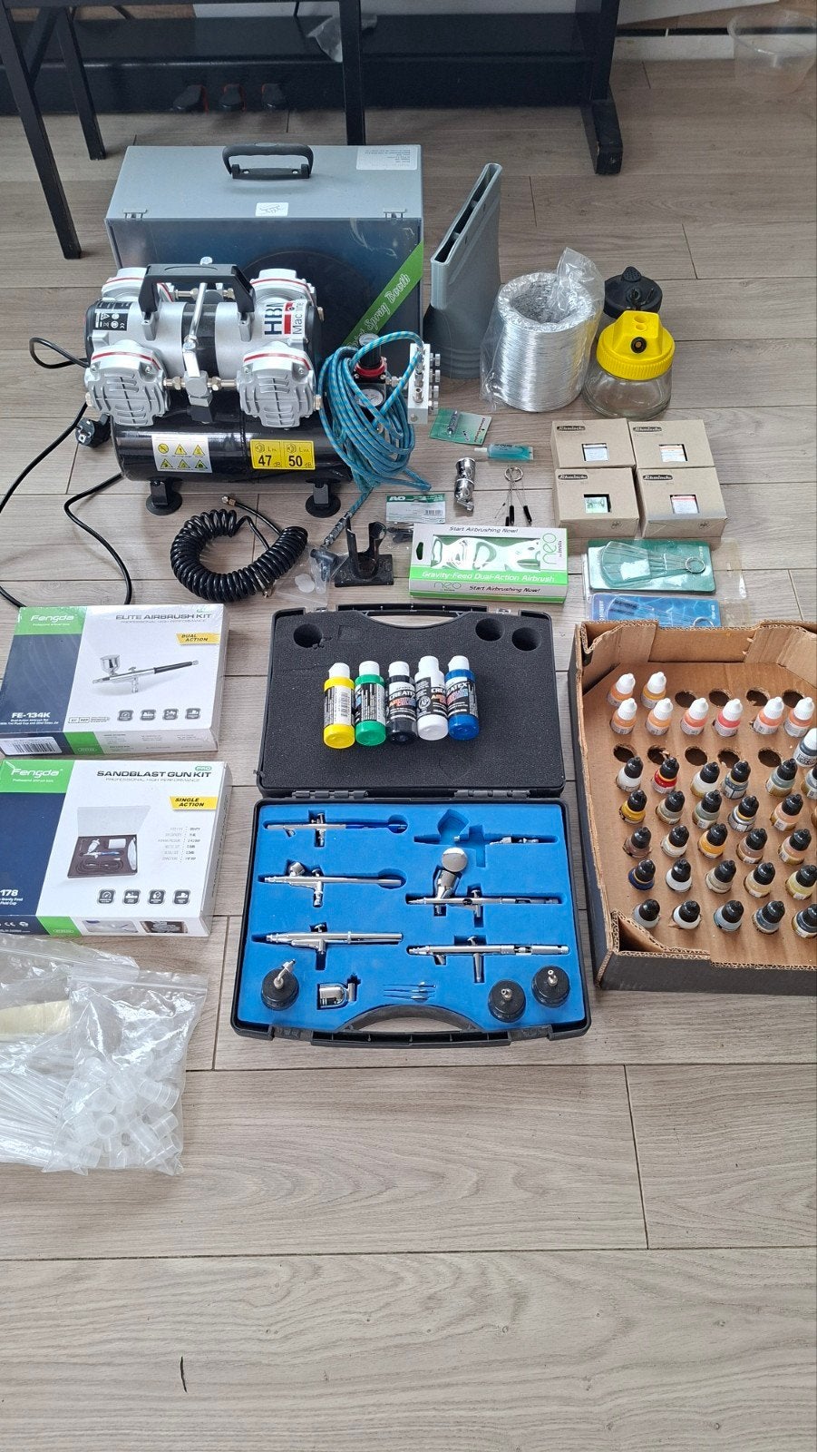 complete airbrush set: pistolen, compressor, afzuiging, verf, Ophalen, Gebruikt, Airbrush en Toebehoren