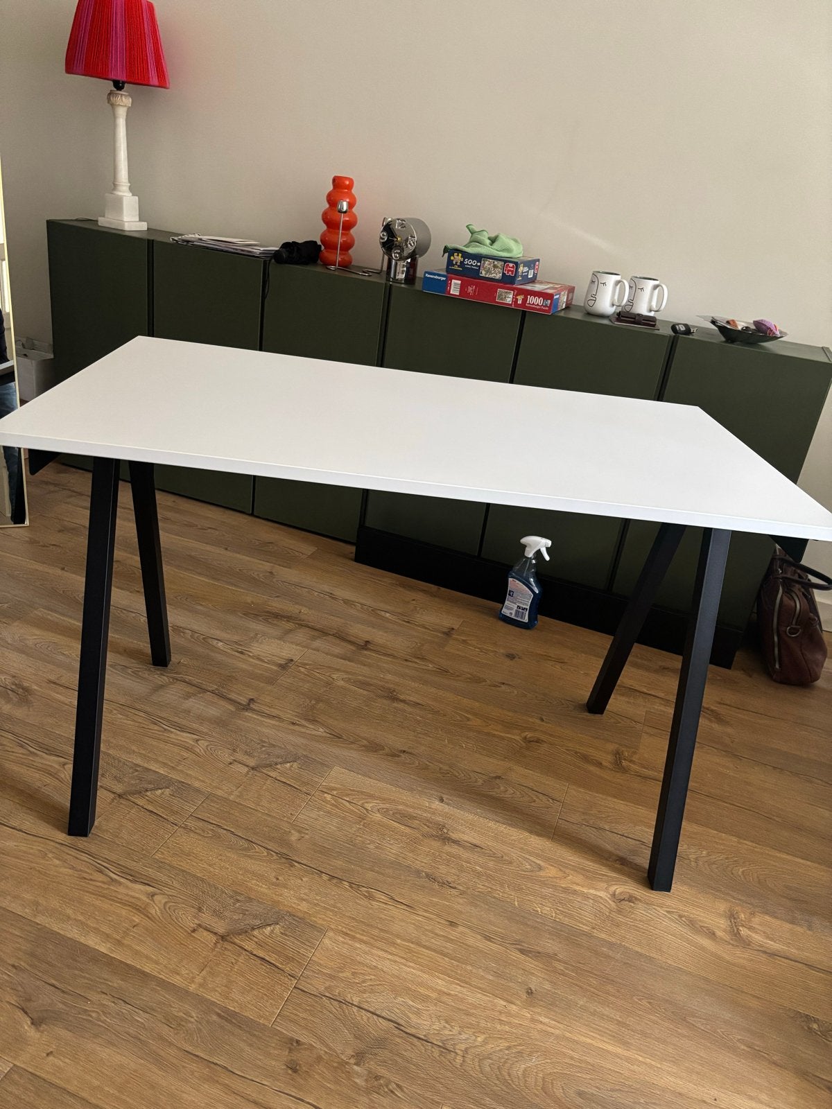 Witte bureau met zwarte poten, Ophalen, 120 cm, Zo goed als nieuw, 70 cm