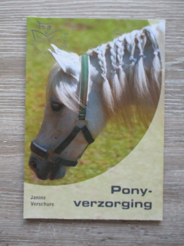 Ponyverzorging - Janine Verschure, Ophalen of Verzenden, Gelezen, Honden