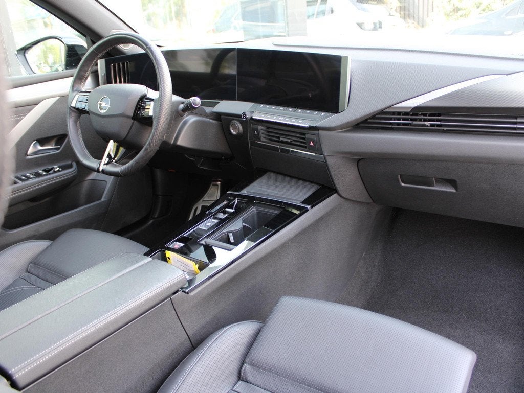 Opel Astra Sports Tourer 1.2 Turbo Ultimate | Navi / Panoram, 12 maanden, Euro 6, 1199 cc, Wit