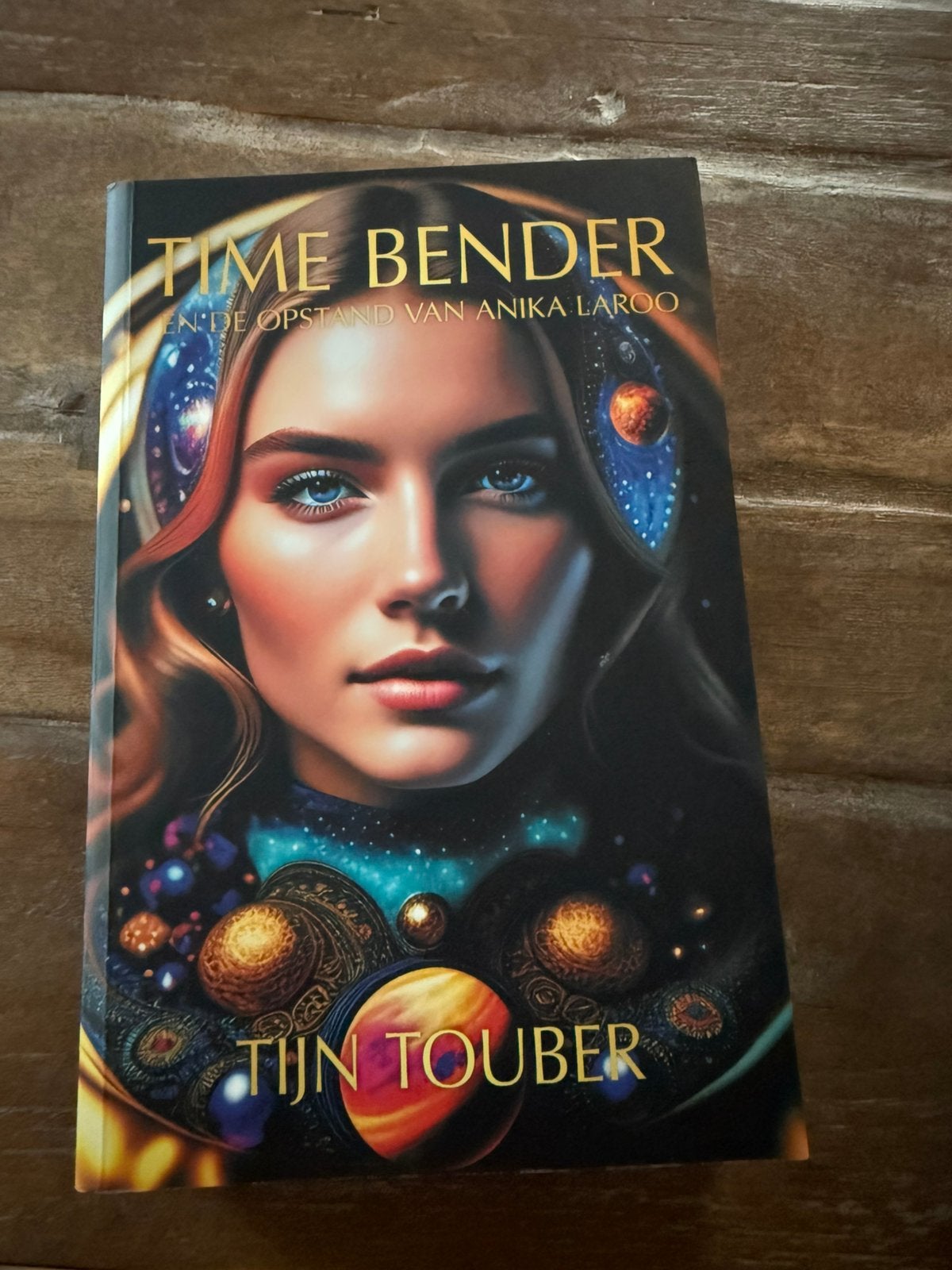 Time Bender en de opstand van Annika Laroo, Ophalen of Verzenden, Zo goed als nieuw, Spiritualiteit algemeen, Achtergrond en Informatie